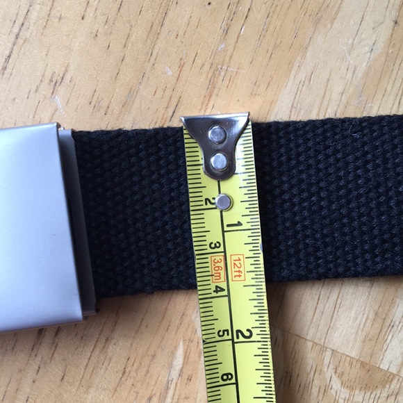 Black and silver metal buckle web belt 1.5” x 43” like new - Picture 5 of 9